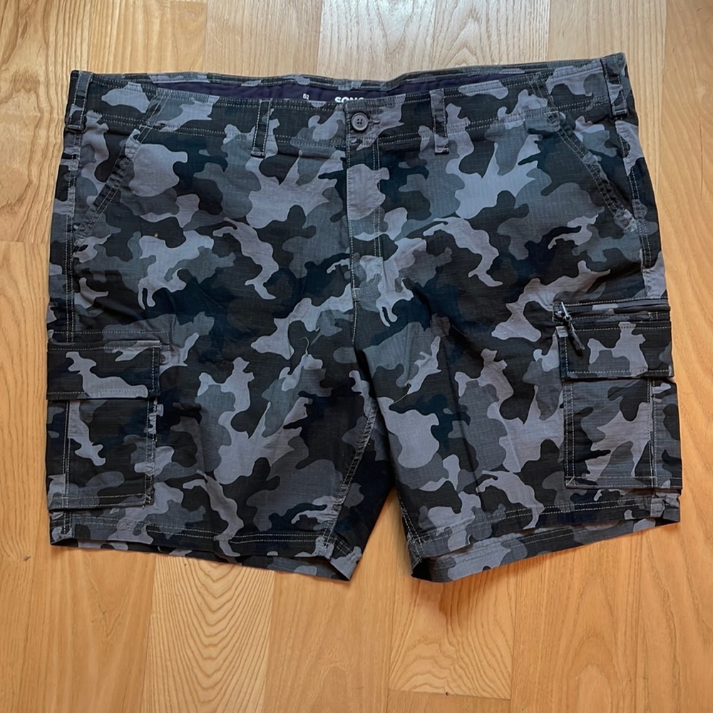 NWOT men’s Sonoma cargo shorts in camo camouflage gray grey